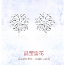 周大福首饰雪花白金PT950铂金耳钉PT148796